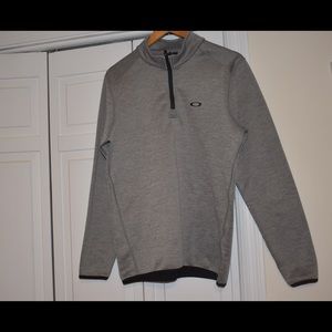 Mens size small Oakley grey pullover